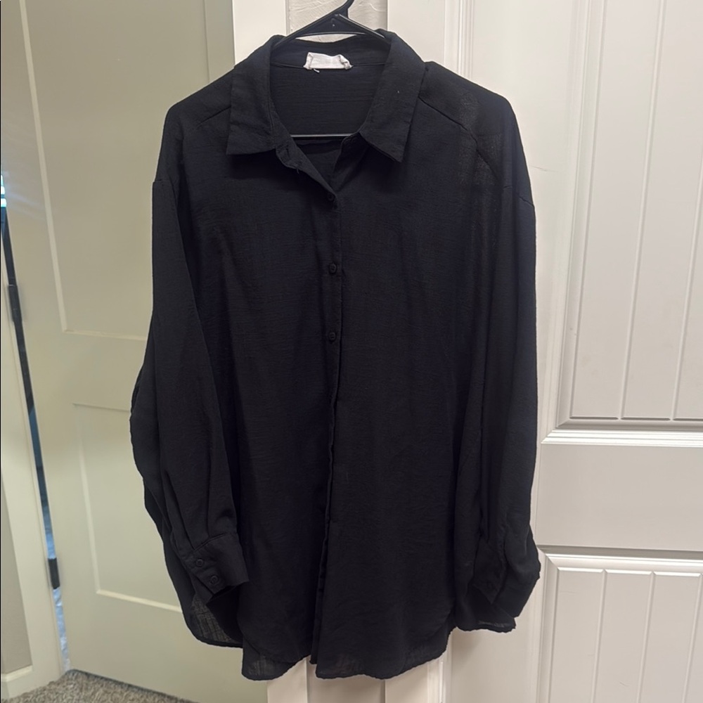 Carly Jean Los Angeles Black Button Down Shirt (M)